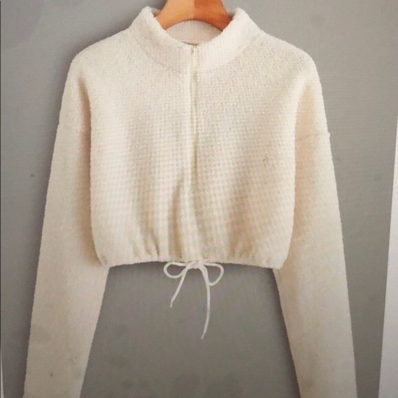 Tops - Crop zipped sweat shirt